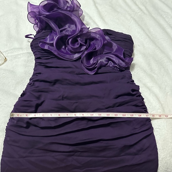 Formal Dress - Picture 3 of 5